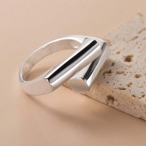 Modern Silver Geometric Ring - Picture 4 of 4